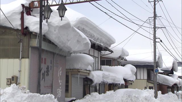 西会津町では大量の雪が屋根に（2025年2月12日撮影）