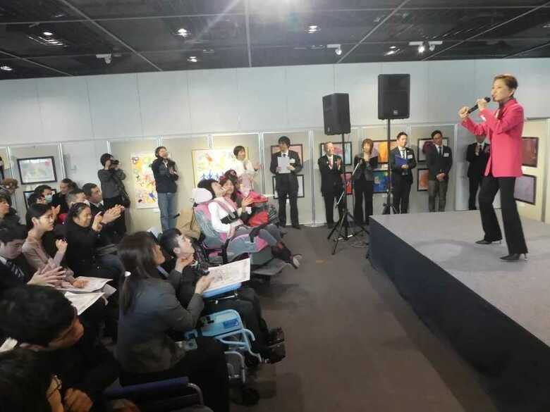 
【あわせて読みたい】水前寺清子さんが表彰式で熱唱！しあわせは歩いてこないので…
