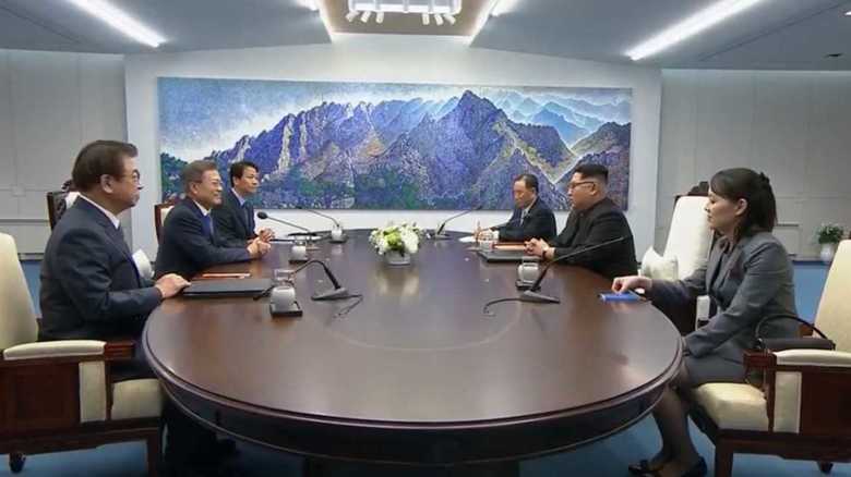 金正恩氏がジョーク!?「南北首脳会談」映像から読み解くポイント