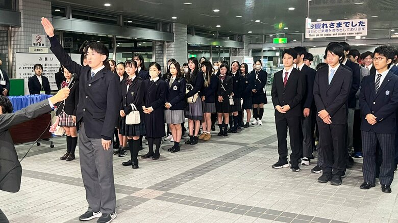 選手宣誓をする植村駿