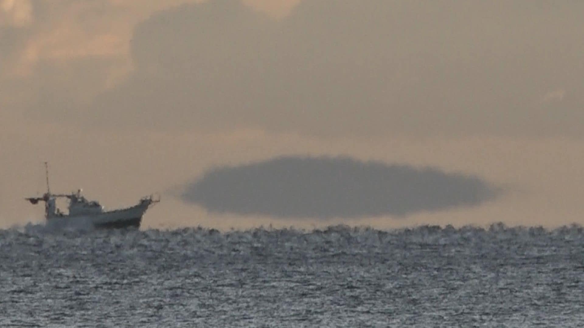 瀬戸内海の船や島が”宙に浮く”　小豆島に一足早い冬「浮島現象」【香川】
