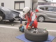 熱でタイヤ劣化も激しく…真夏に増える『車のSOS』JAFに密着するとバッテリー上がりなど続々「日頃の点検が大事」