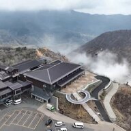 【GW】「この場所に来ないと見られない景色！」箱根・大涌谷に11mガラス床デッキ誕生　分散型GW“宿高騰の東京”回避傾向も　神奈川・千葉も人気