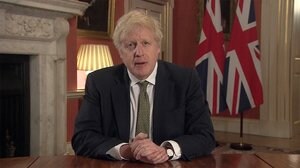 イギリス 外出制限レベル引き上げ 学校は全面リモートへ