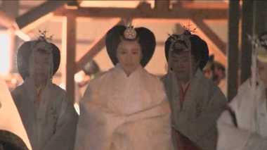 皇后陛下の2度の涙の理由 お二人を祝福するが皇室にも働き方改革が必要だ