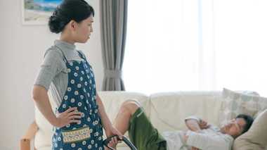 共働きで既婚女性の負担は増える…「見えない家事」を夫がやらないワケ