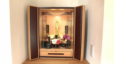大きな仏壇を