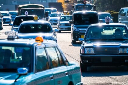 タクシー運賃が時間帯や天気に応じて変動へ…専門家「高齢者や障害者らに配慮する仕組み作りを」