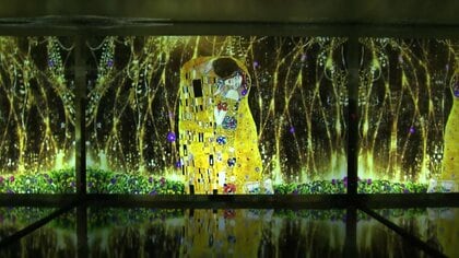 全身で“絵画を感じる”トヨタが仕掛ける「没入型展示」の新感覚美術展　駅から会場までは専用モビリティで移動