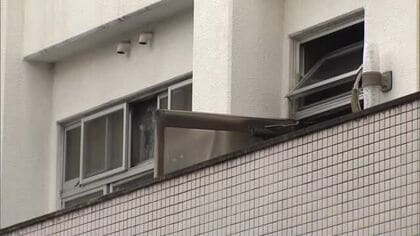 【続報】坂出市中心部　陶器店兼ねた住宅で火事　高齢の男女２人搬送　この家に住む７１歳女性死亡【香川】