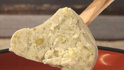 幻の和菓子と呼ばれる「栗粉餅」 そぼろ状の栗きんとんを餅にまぶし