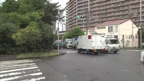 横断歩道でトラックにはねられ男性2人けが　「大丈夫か」と声をかけた後、“50代”作業着姿の運転手逃走　千葉市　