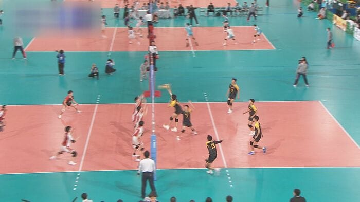 前回の春高バレーの様子（右：鎮西学院）