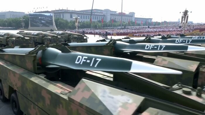 中国の極超音速“滑空体”ミサイル「DF-17」