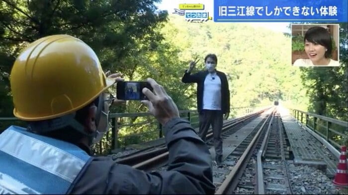 廃線跡なので、線路上で撮影できる
