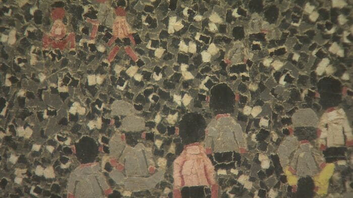 色紙をちぎって貼り付けていく