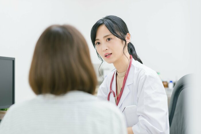 児童精神科外来ではまずは保護者の聞き取りから(画像:イメージ)
