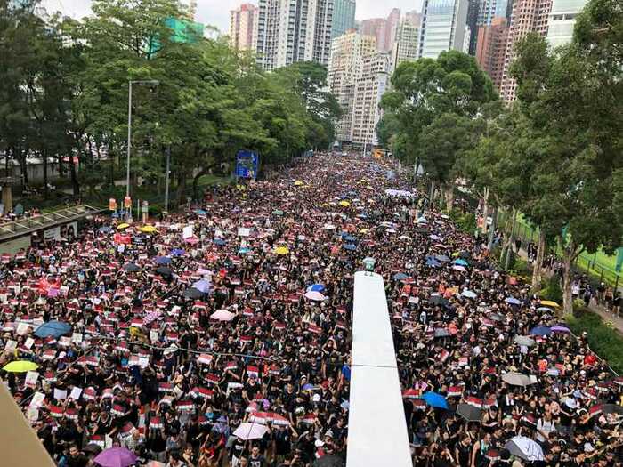 香港の雨傘運動もSNSによる動員の影響を受けた