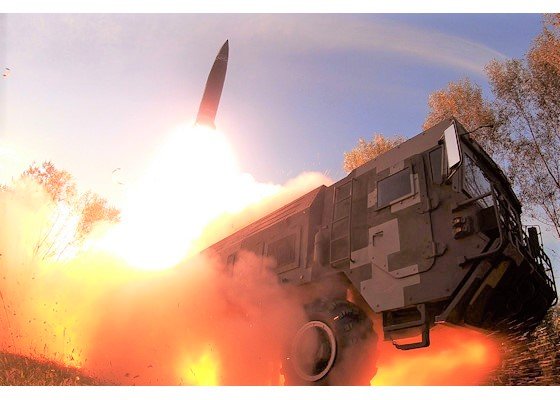 9月28日に発射されたKN-23系列の弾道ミサイル(朝鮮労働新聞・10月10日)
