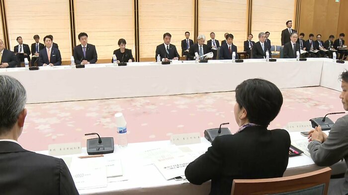 国と東京都の協議会　初会合で両トップが向き合った