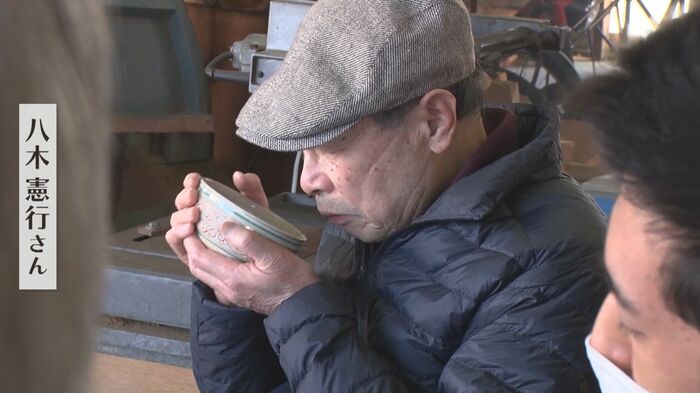 お茶を楽しむ八木さん