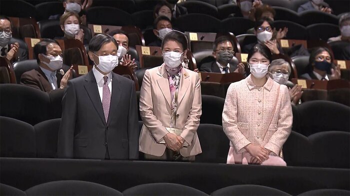 「Dr.コトー診療所」チャリティー上映会に参加された両陛下と愛子さま(2022年12月)
