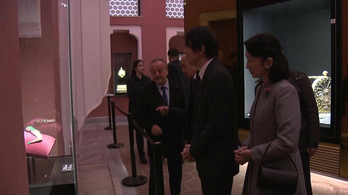 オスマン帝国時代に皇帝が暮らしていた宮殿の内部を見学された秋篠宮ご夫妻
