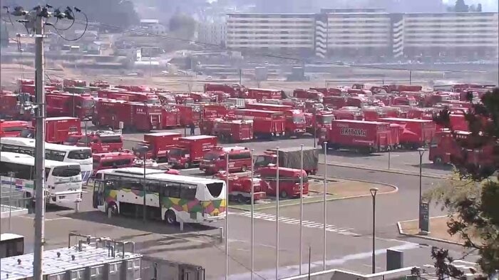 全国15都道県からの緊急消防援助隊が消火活動