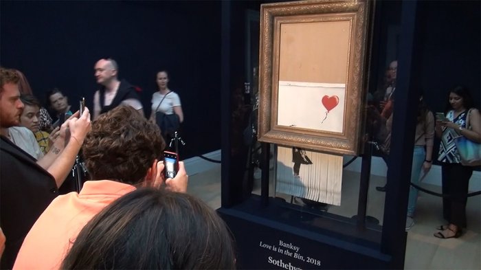 “シュレッダー絵画”に大行列 バンクシーの話題作 一般公開