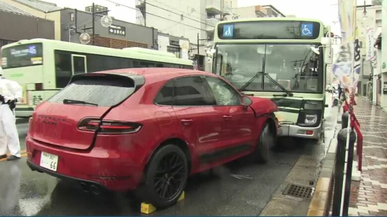 【速報】ポルシェと京都市バスが正面衝突　バスの乗客1人がケガ　ポルシェの運転手からアルコール検知｜FNNプライムオンライン