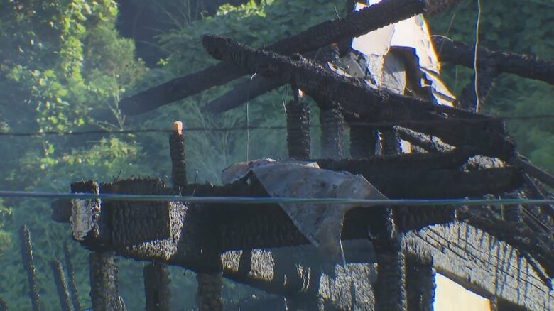 「家の中から火が出ている」富山県氷見市の住宅火災で2人死亡、86歳男性と50代女性が行方不明に｜FNNプライムオンライン