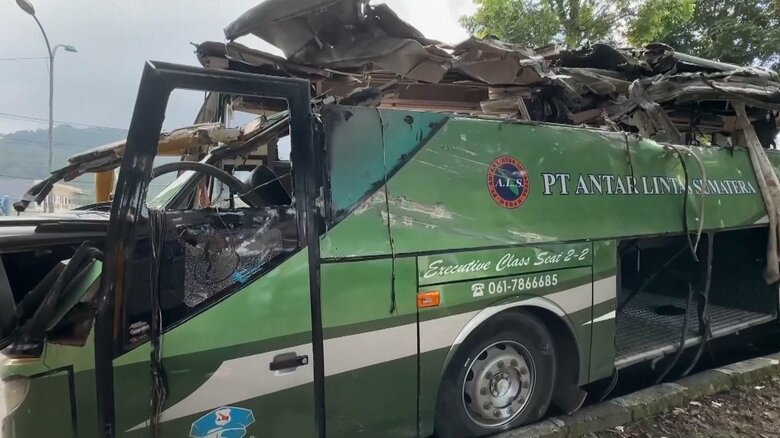 インドネシア・スマトラ島で長距離バス横転　下り坂で制御失い子ども2人含む12人死亡｜FNNプライムオンライン