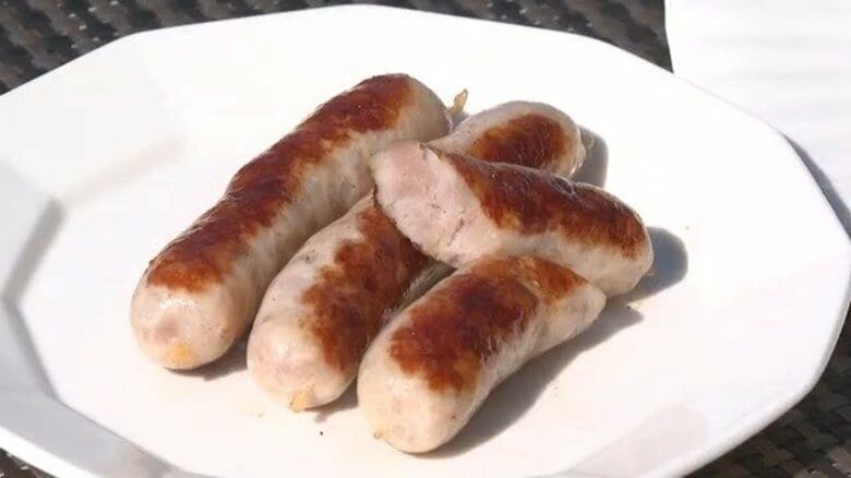 54歳で早期退職　東京から長野・安曇野へ移住した夫婦が営む「生ソーセージ工房」　ジューシーで野菜の香りも楽しめる味でファン増加中　客の声から生まれる商品も｜FNNプライムオンライン