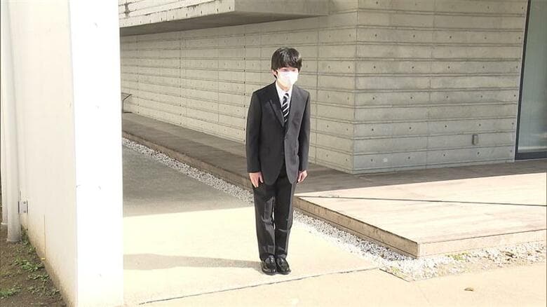 スーツ姿で入学式に臨まれた悠仁さま