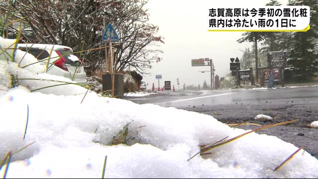紅葉に白い雪 長野・志賀高原で今季初めての積雪 来月スキー場もオープン予定