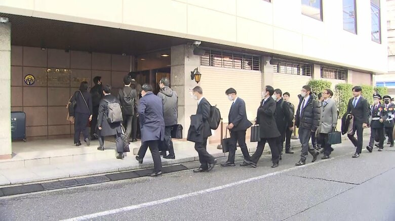 東京高裁が解散命令を出した後に旧統一教会本部に入る「清算人団」