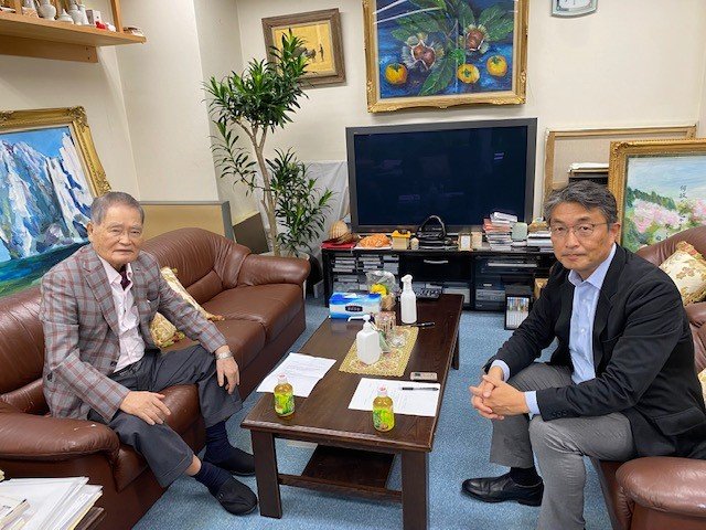 9月17日午後、都内の亀井氏事務所にて。マスクは写真撮影のため外した