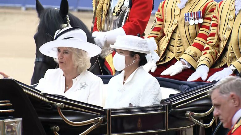 6月25日、馬車でロンドン市内をパレード