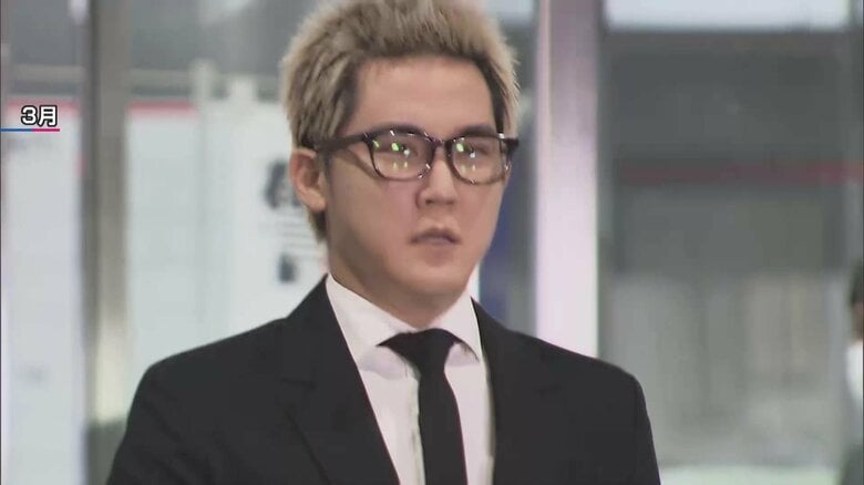 保釈されたSIMON被告（2026年3月）