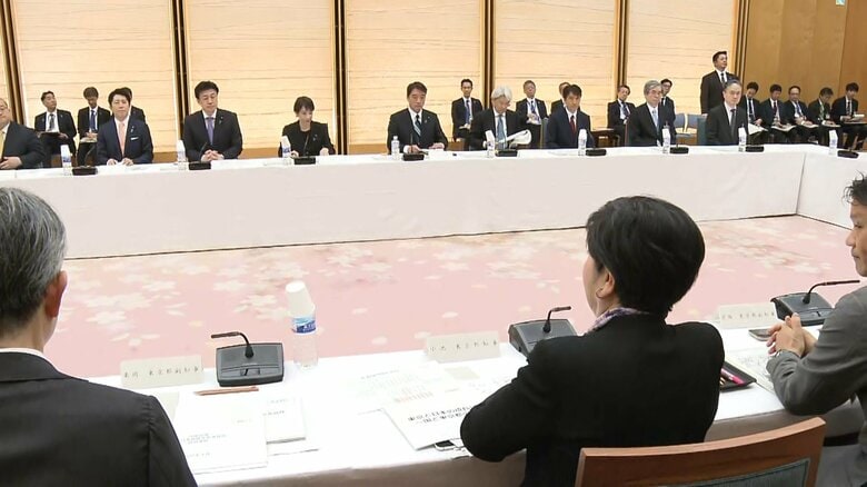 国と東京都の協議会　初会合で両トップが向き合った