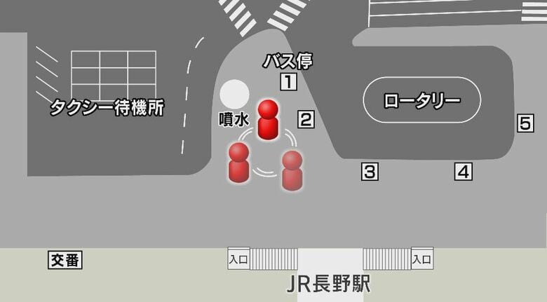 犯人は3人を刺した後、噴水付近をうろつく