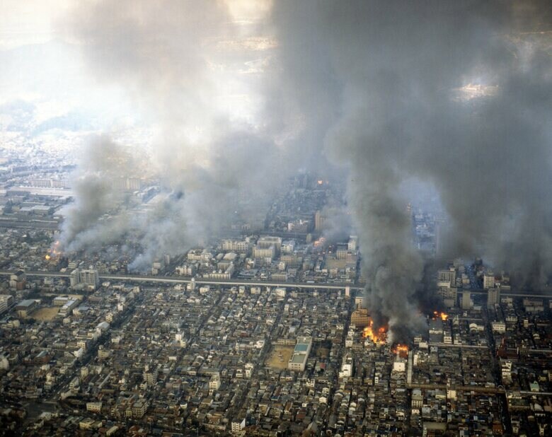 写真提供：神戸市　神戸市長田区　1995年1月17日
