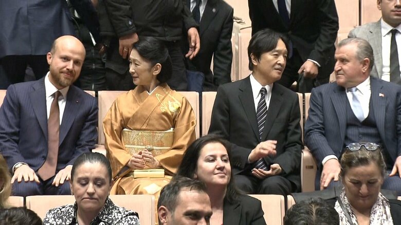 トルコとの国交100周年記念式典での記念コンサートを鑑賞される秋篠宮ご夫妻