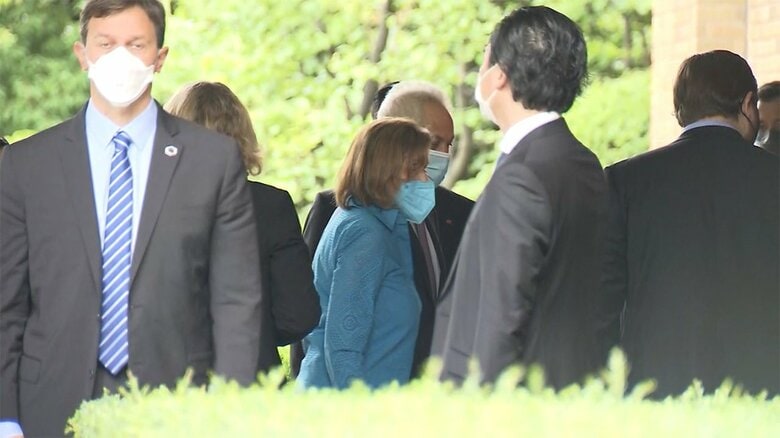 首相公邸に到着した米･ペロシ下院議長（午前8時前）