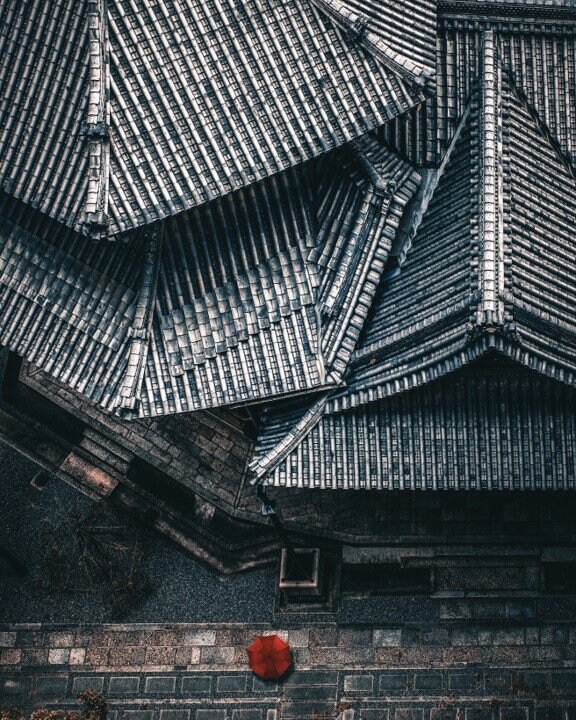 京都・六角堂の瓦屋根