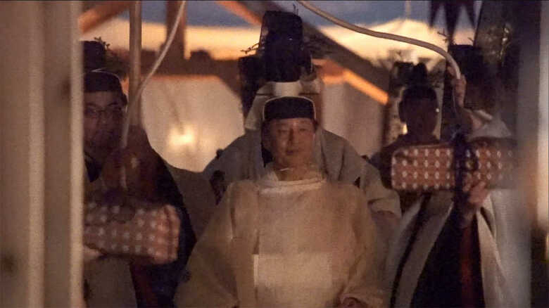 大嘗祭の中心的儀式「大嘗宮の儀」は6時間に及んだ（2019年11月）