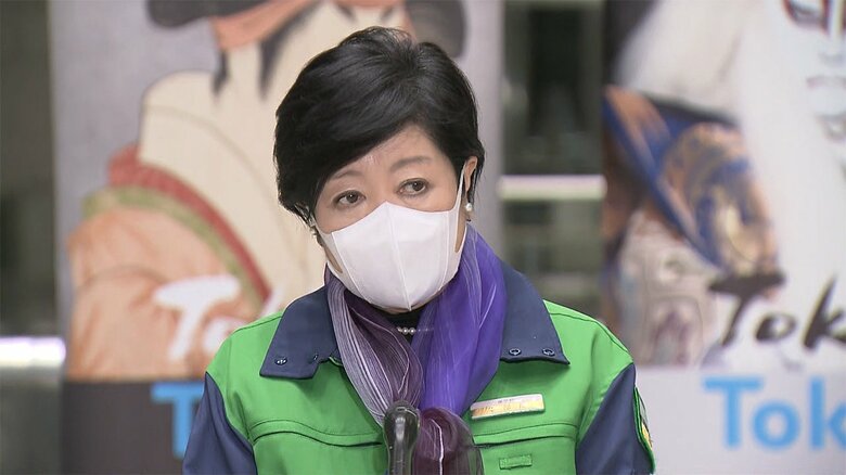 取材に応じる小池知事（午後11時前 都庁）