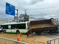 【速報】神戸市灘区でトラックがバスに突っ込む事故　トラックの運転手重傷　バス乗客数人がケガ