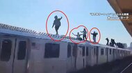 【 #地下鉄サーフィン 】米SNSで流行か?走行中の電車の上でポーズやアピールする動画投稿相次ぐ…死亡事故も