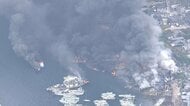 多数の船から炎が　船解体現場で火災発生し大量の黒煙と炎広がる　地上と海上から消火活動　広島・呉市